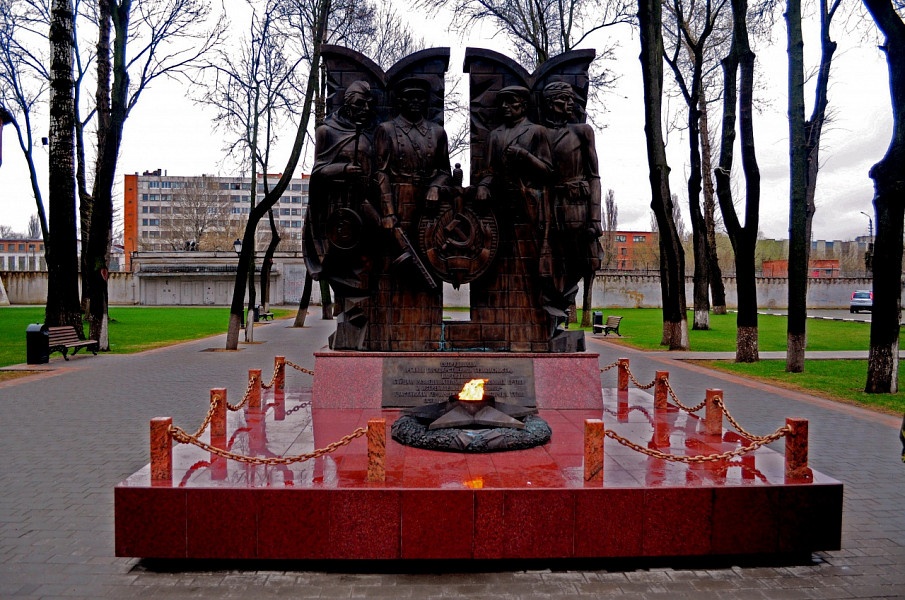 The monument to the employees of the state security agencies and partisans фото 1