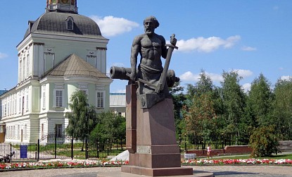 Monument to Nikita Demidov фото