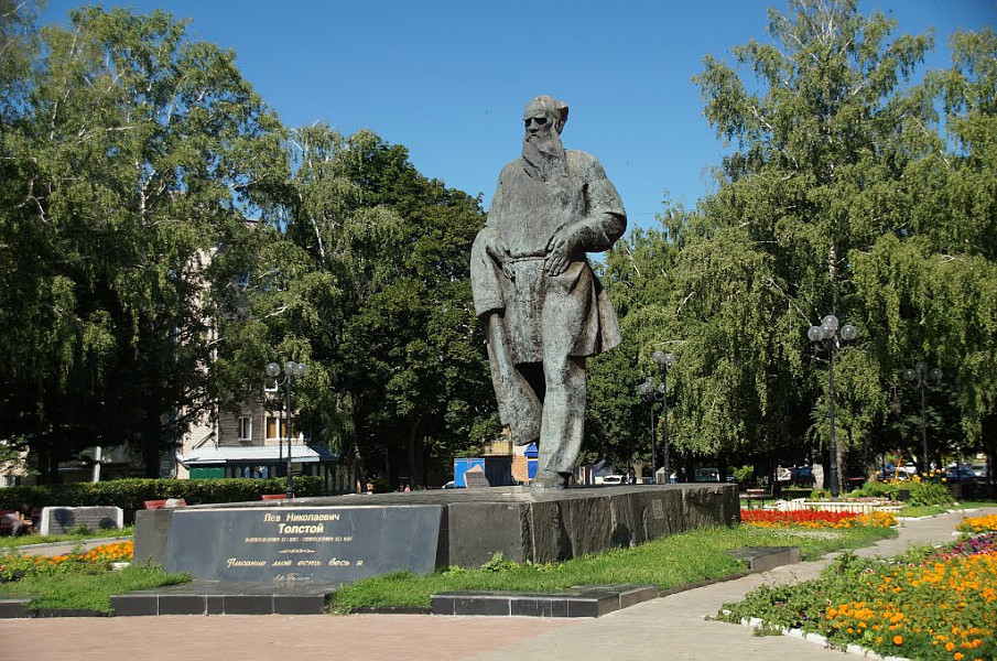 Monument to Leo Tolstoy фото 1