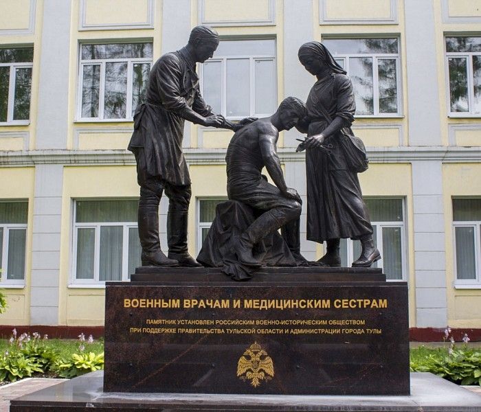 Monument to the feat of doctors and nurses during the Great Patriotic War фото 1