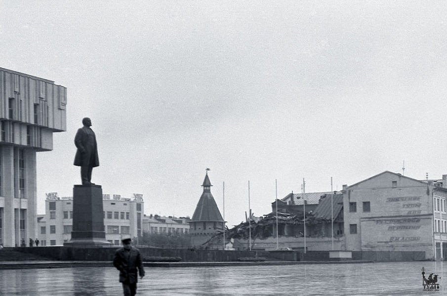 Monument to V. I. Lenin  фото 2