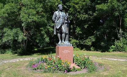 Monument to Bolotov фото