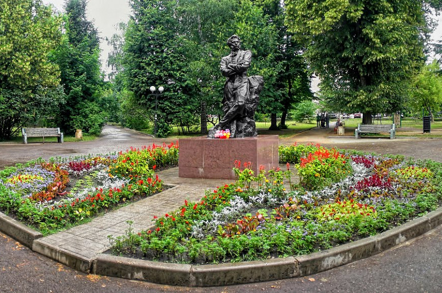 The monument to A. S. Pushkin Novomoskovsk фото 1