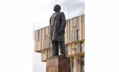 Monument to V. I. Lenin  фото