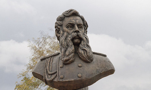 Monument to Bobrinsky фото