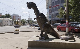 Monument to Dinosaur (Mother-in-Law)