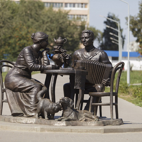 Tea Party: A Monument in Tula фото