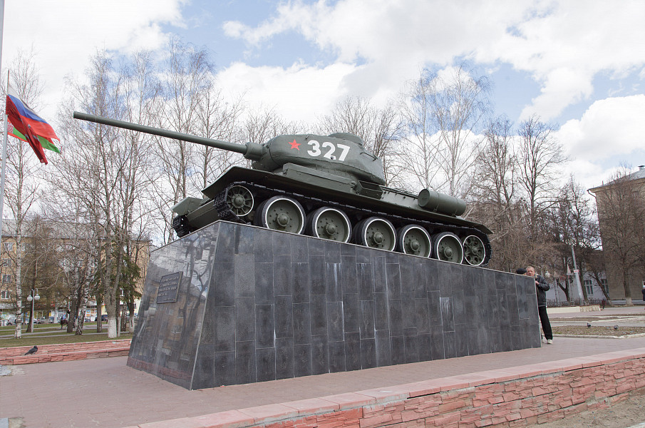 Monument to Tank T-34 фото 2